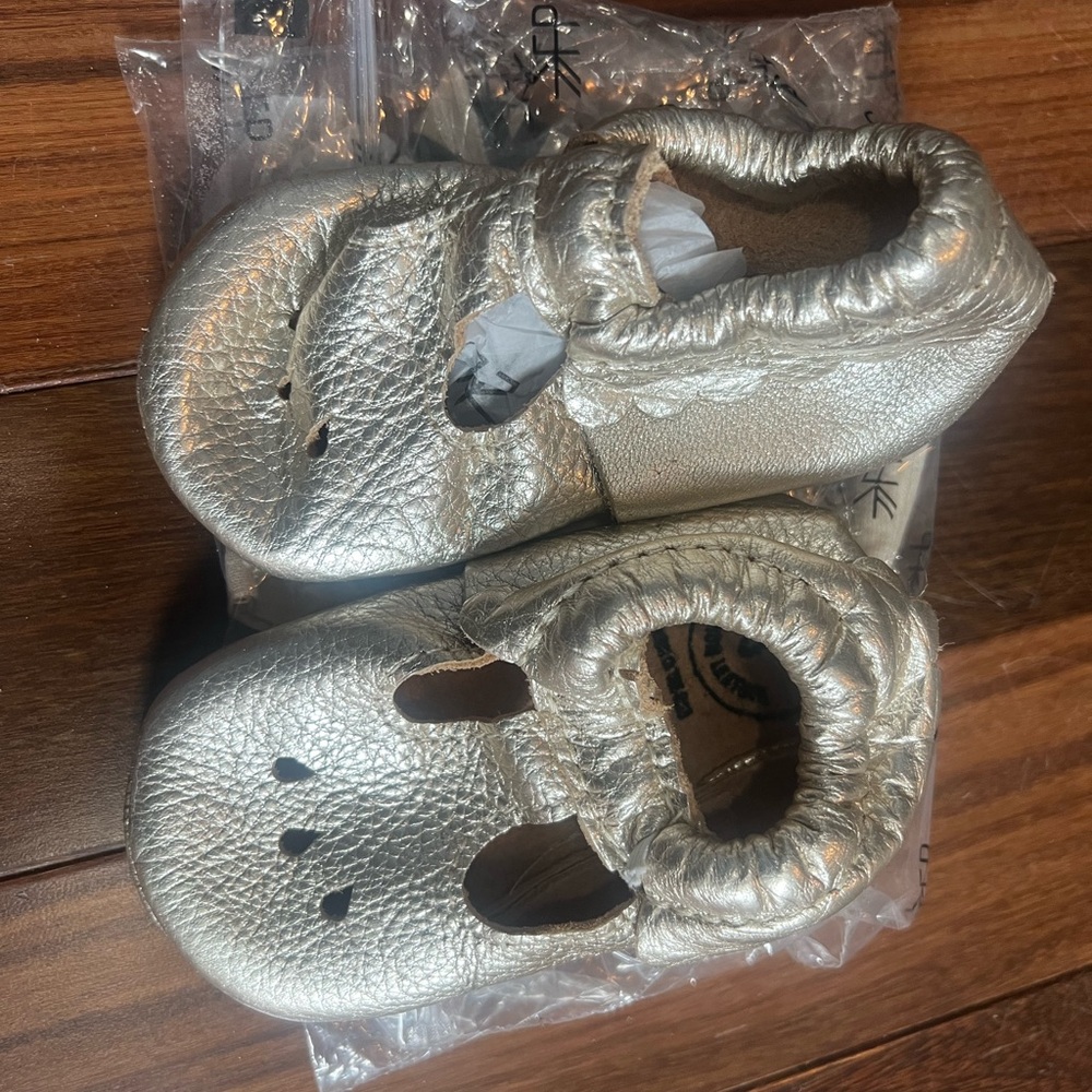 Size 5 Freshly Picked Mary Jane Mini Sole in Platnium